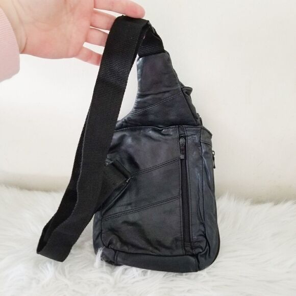 Buxton one shoulder backpack - Picture 2 of 6